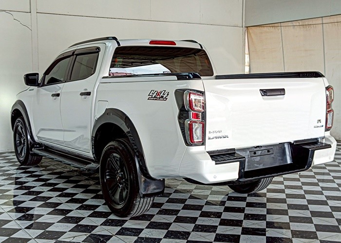 Used 10
                    ISUZU
                     for Sale Image