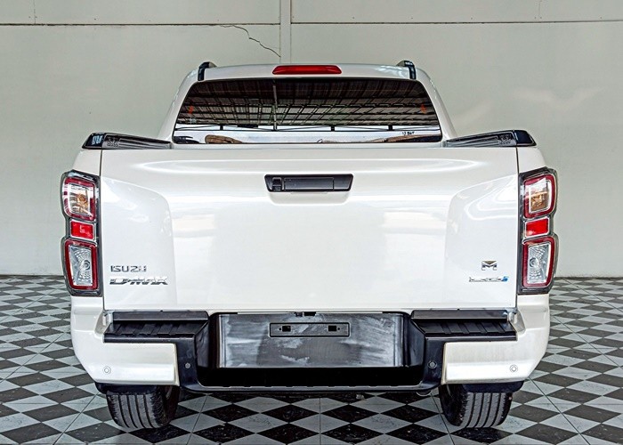 Used 10
                    ISUZU
                     for Sale Image