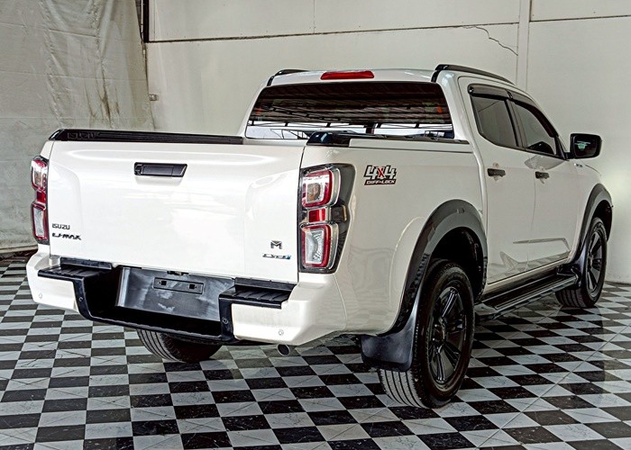 Used 10
                    ISUZU
                     for Sale Image