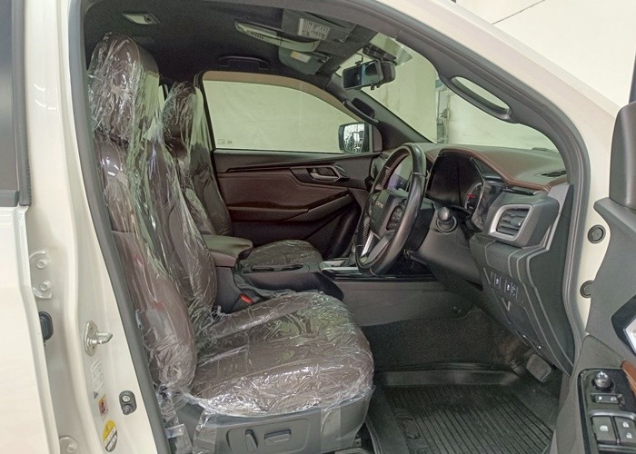 Used 10
                    ISUZU
                     for Sale Image