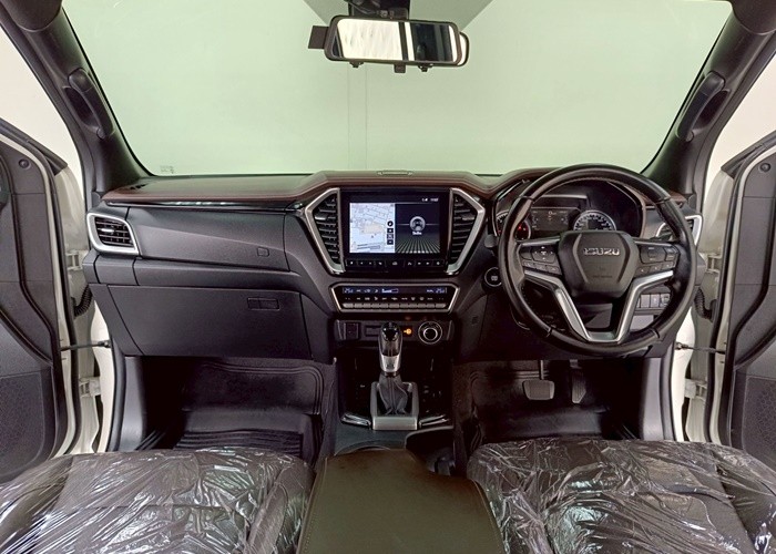 Used 10
                    ISUZU
                     for Sale Image