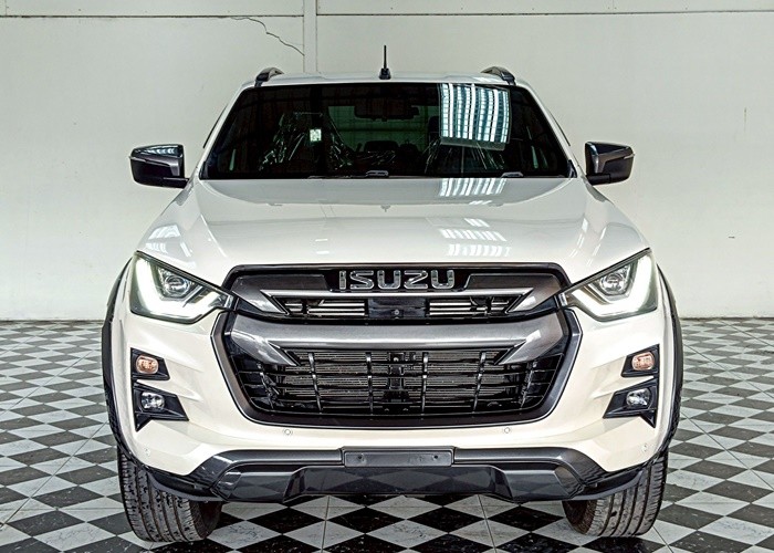 Used 10
                    ISUZU
                     for Sale Image
