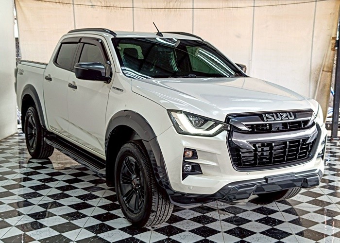 Used 10
                    ISUZU
                     for Sale Image