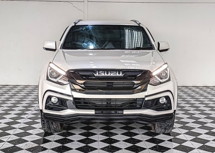 Used 8
                    ISUZU
                     for Sale Image