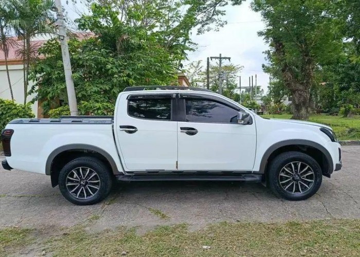 Used 2
                    ISUZU
                     for Sale Image