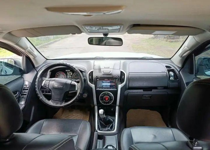 Used 2
                    ISUZU
                     for Sale Image