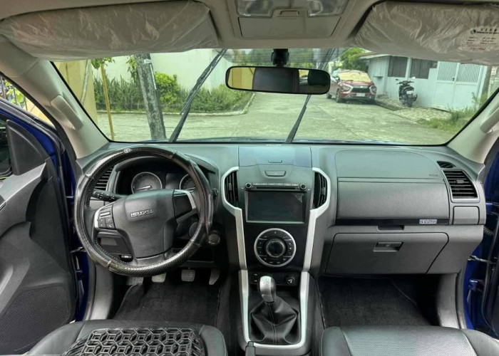 Used 2
                    ISUZU
                     for Sale Image