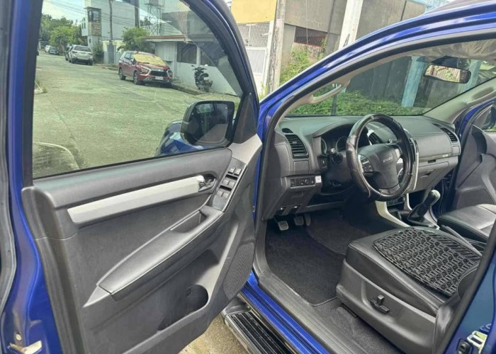 Used 2
                    ISUZU
                     for Sale Image