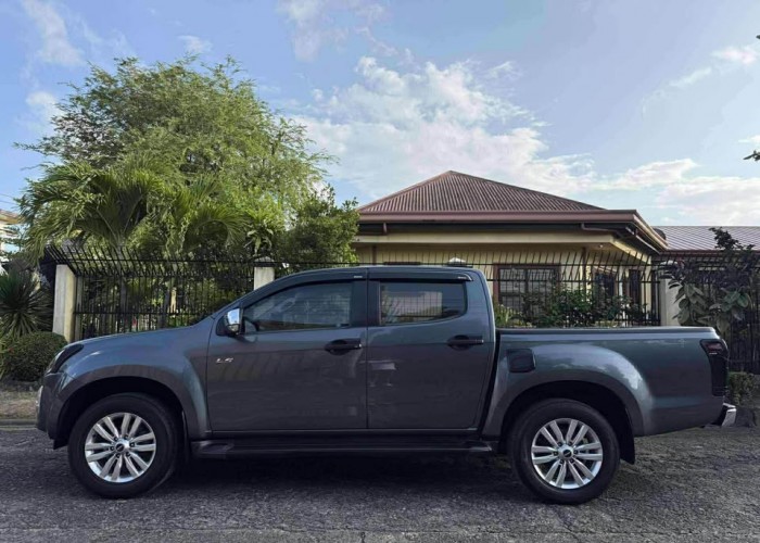 Used 1
                    ISUZU
                     for Sale Image