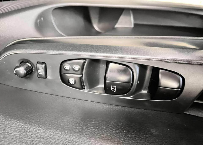 Used 4
                    NISSAN
                     for Sale Image