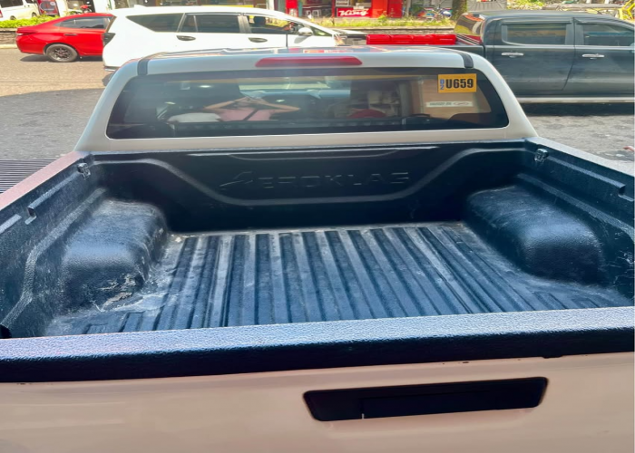 Used 9
                    ISUZU
                     for Sale Image