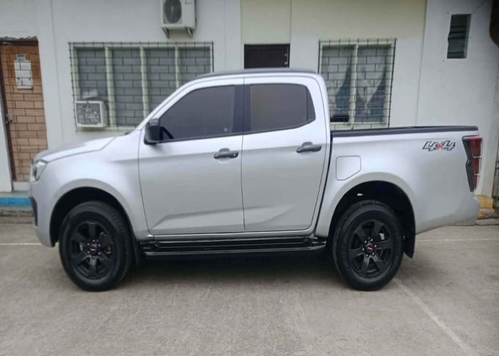 Used 8
                    ISUZU
                     for Sale Image